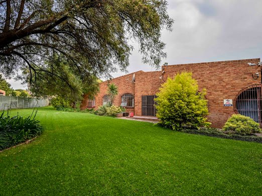 5 Bedroom Property for Sale in Langenhovenpark Free State